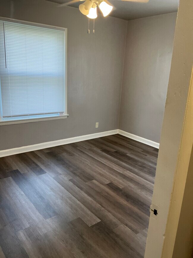 Bedroom - 3828 W Marion St
