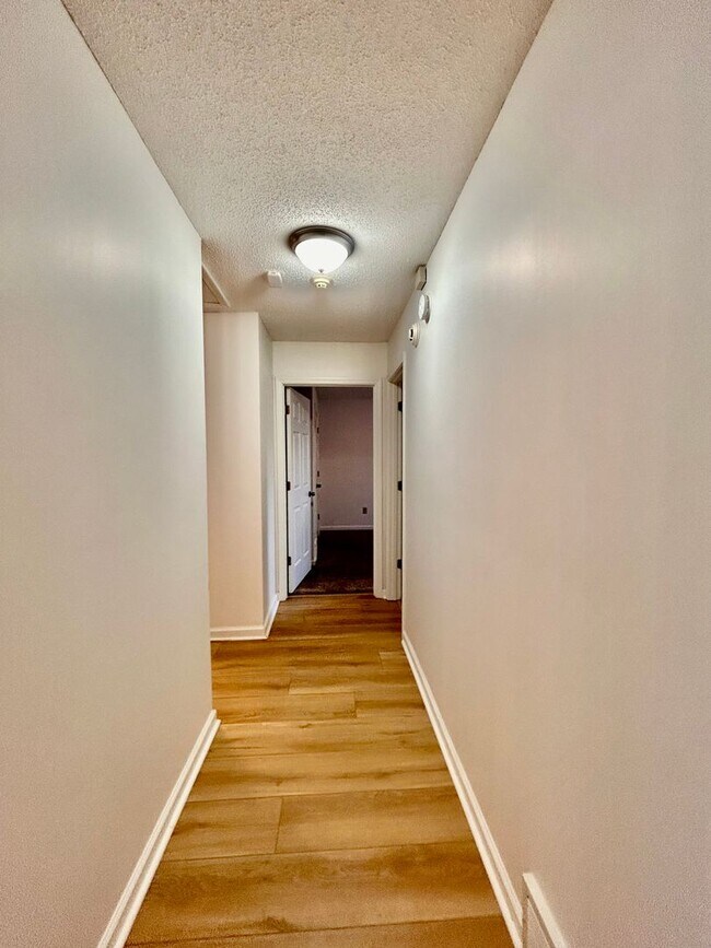 Building Photo - Discover this 4 bedroom 2 bath home for re...