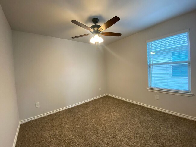 Building Photo - NEWER 4 BDRM HOME IN FLOUR BLUFF ISD!