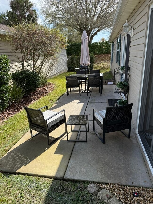 Building Photo - Charming SEASONAL 2+2 Villa in the Village of Sabal Chase