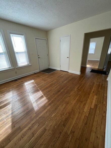 Building Photo - 300 Chamberlain St