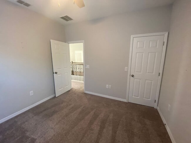 Building Photo - 3 Bedroom 3.5 Bath Home in Winter Park for...