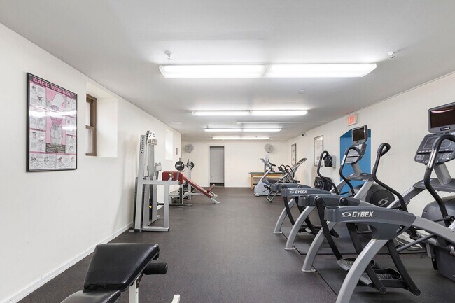 Building Photo - 2787 John F. Kennedy Blvd