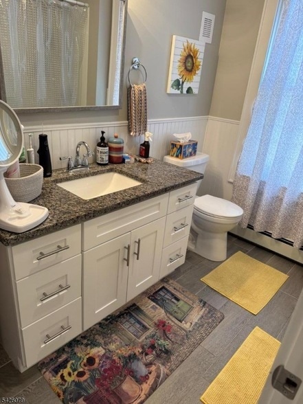 Building Photo - 20 Maple Ave