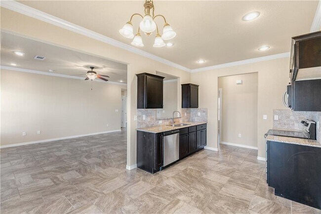 Building Photo - 4602 W Croft Dr