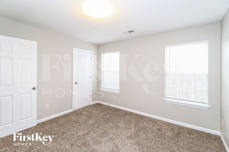 Building Photo - 8558 Shady Elm Dr