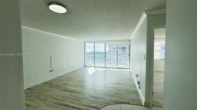 Building Photo - 18061 Biscayne Blvd