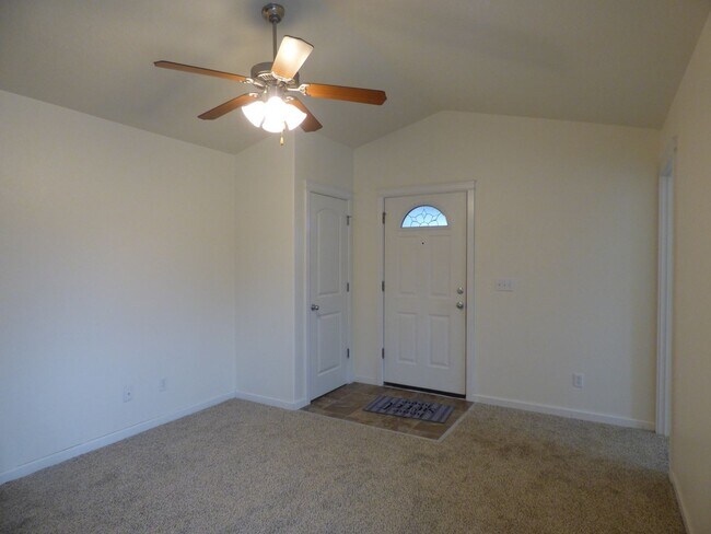 Building Photo - 3536-3538 Fisher Ct NE Salem, OR 97305