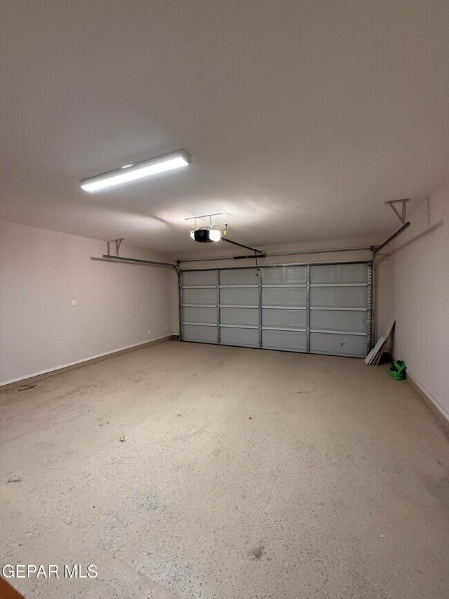 Building Photo - 13841 Paseo Central Ave