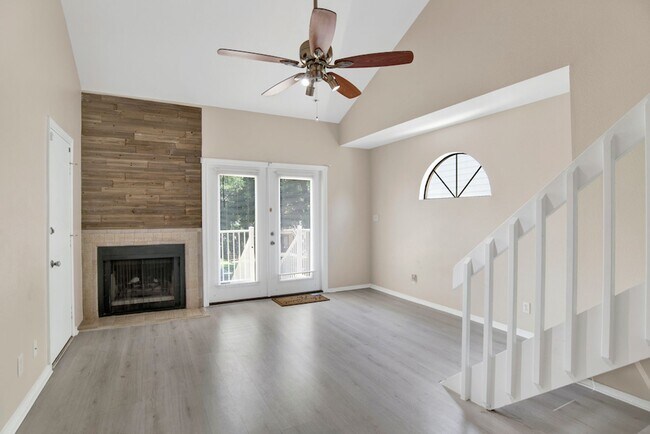 Building Photo - One Bedroom Condo with Loft, One-car Garag...