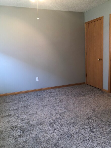 Building Photo - 525 Tanager Path