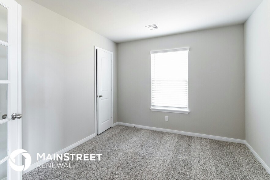 Building Photo - 916 NW 6th St