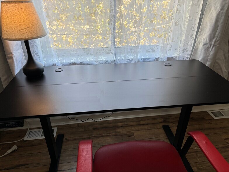 Building Photo - 2475 E Maple Rd