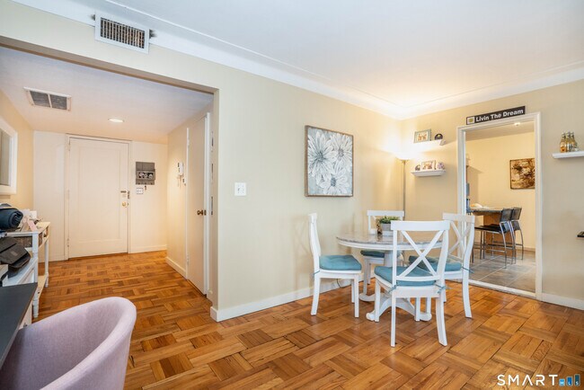 Building Photo - 20 Outlook Ave