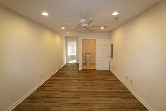 Building Photo - 4185 Kennison Village Dr