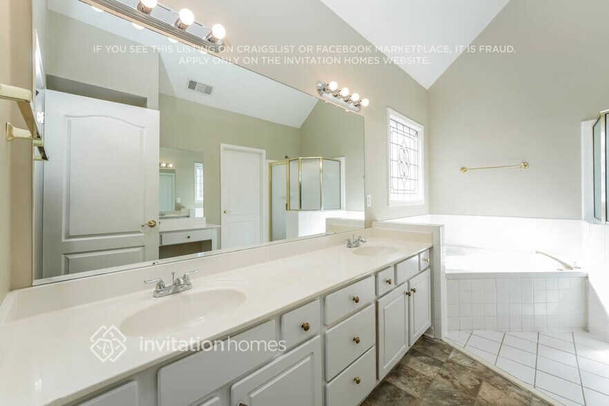 Building Photo - 2475 Harbin Springs Cove