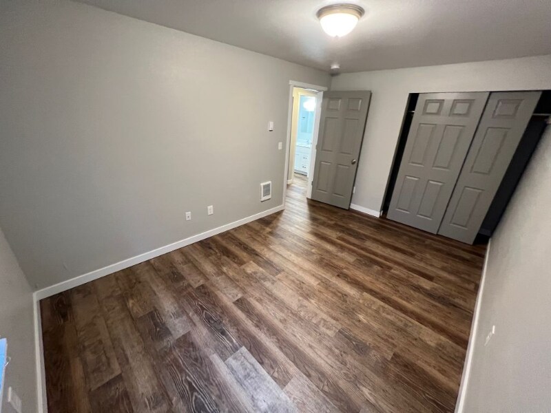 Building Photo - 2400 20th Ave NW