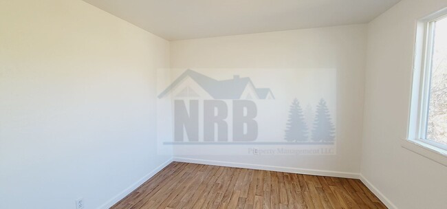 Building Photo - Absolutely Gorgeous 3 bd, 1 ba House locat...