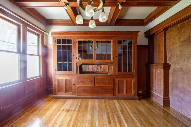 Building Photo - 2840 Bryant St