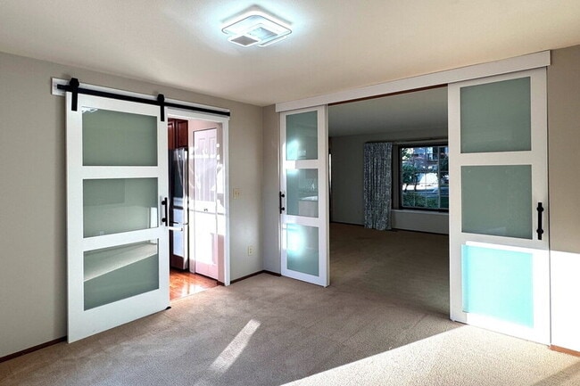 Building Photo - 12941 NE 71st St