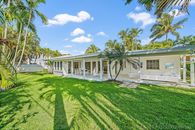 Building Photo - 210 Russlyn Dr