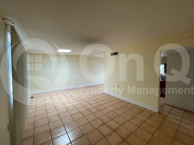 Building Photo - 4963 S Cherry Ave
