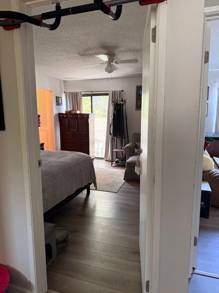 Entrance to Master Bed - 40 Sheoah Blvd