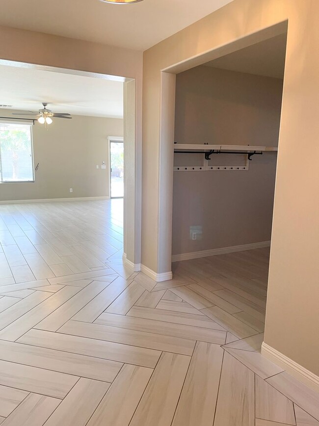 Building Photo - Beautiful Single Level 3 Bed/ 2 Bath + Den Home In Maricopa. Tons of Upgrades Throughout!
