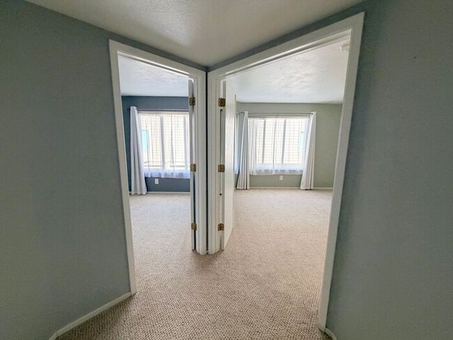 Building Photo - Reno Riverfront Condo - Single Story with Garage