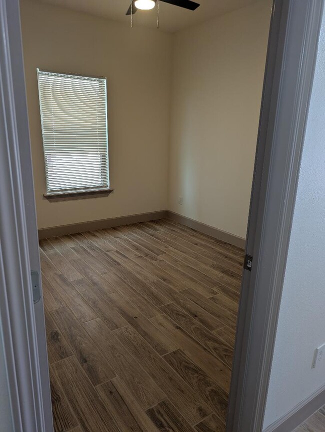 Building Photo - 302 Western Dr
