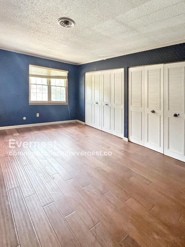 Building Photo - 8602 W 84th St
