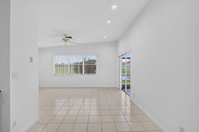 Building Photo - 15415 Summer Lake Dr