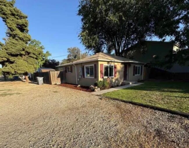 Building Photo - 2095 S Shoshone St