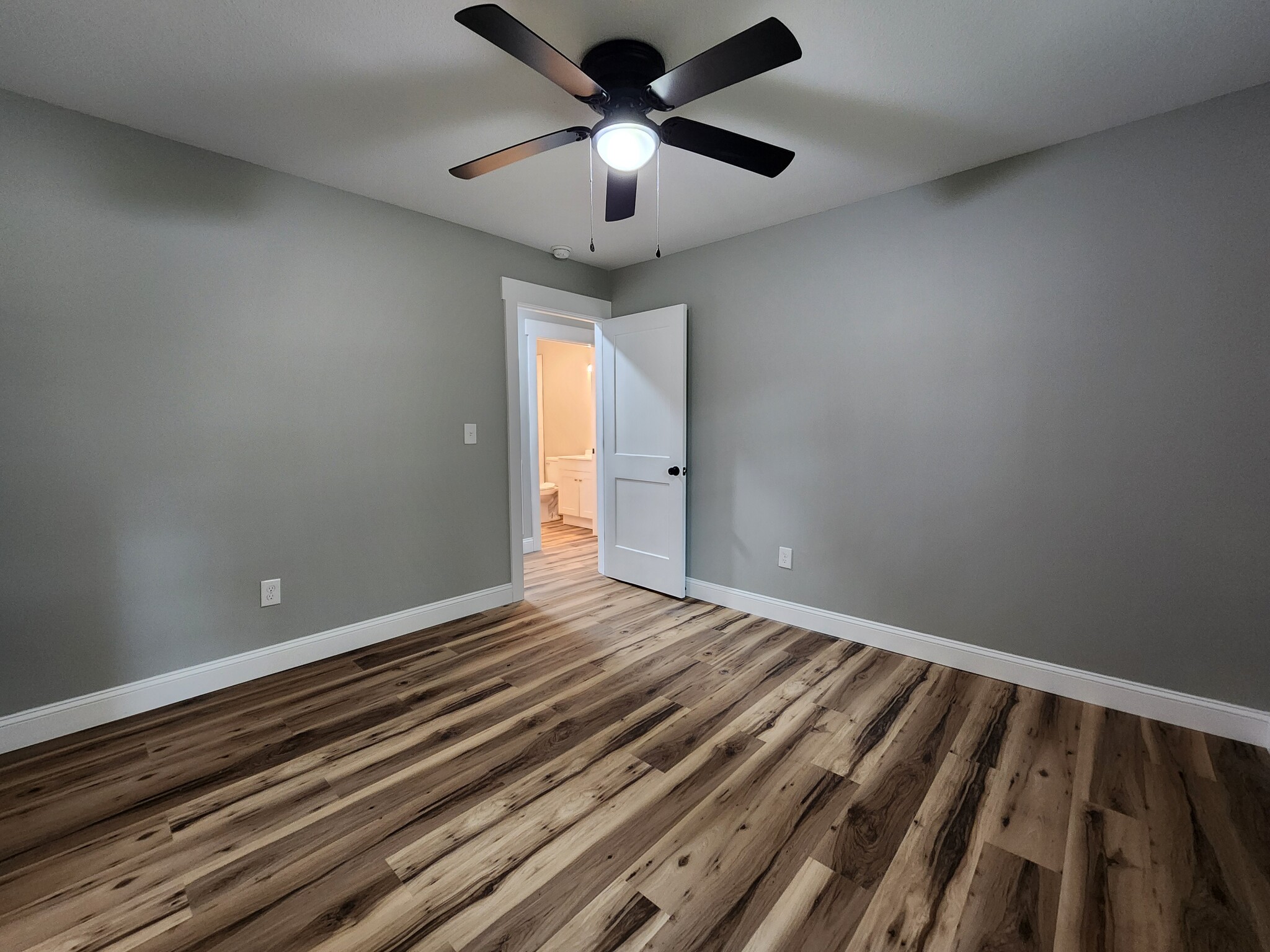 Master Bedroom - 919 Highland Dr