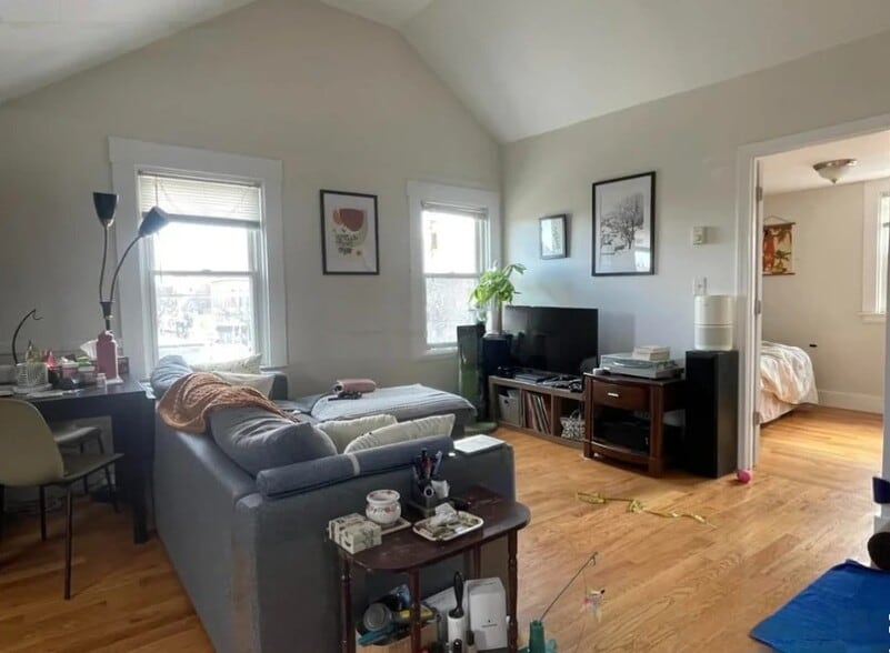 Building Photo - 196 Hampshire St