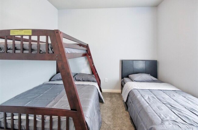 Building Photo - 3510 Oleander Ave