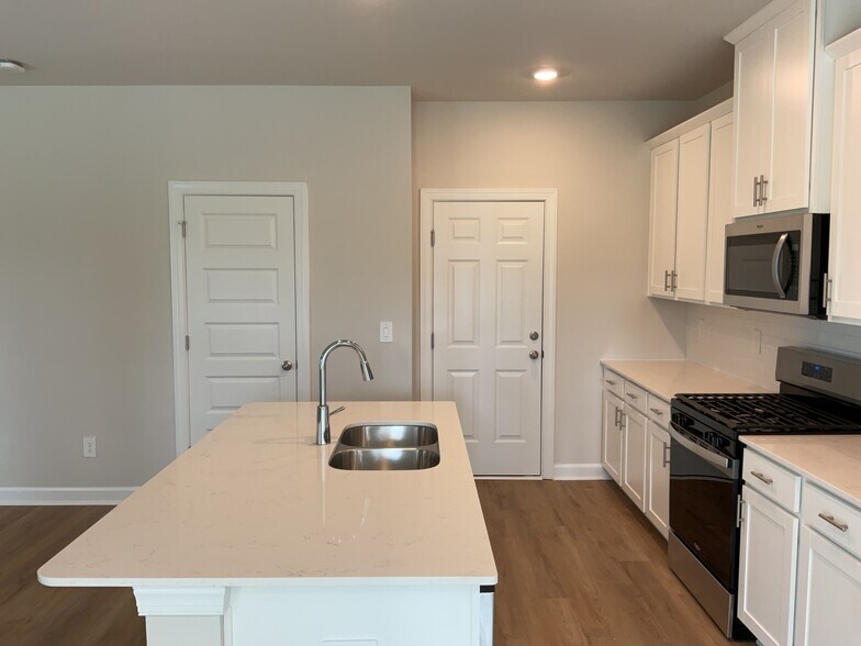 Building Photo - 521 Crowder Pl