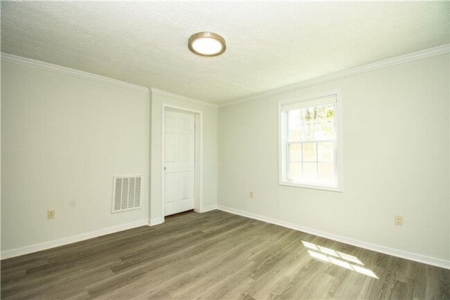 Building Photo - 3 Bedrooms.  2.5 Baths. Luxury Upgrades