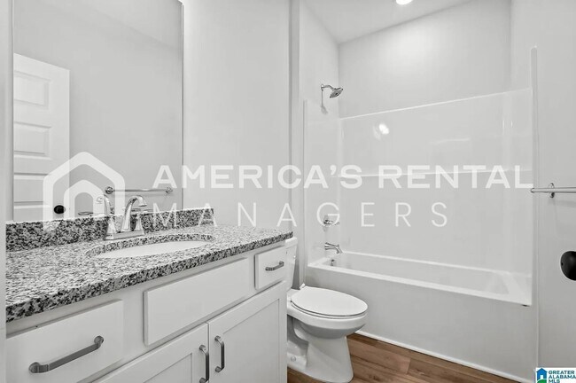 Building Photo - Rare 5 Bedroom Home for Rent!