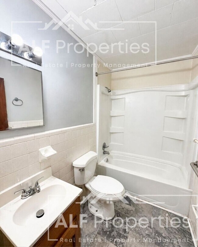 Building Photo - 2435 Westover Dr