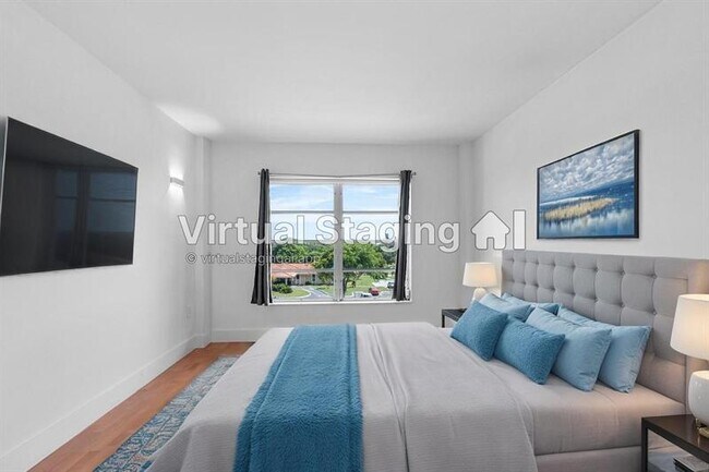 Building Photo - 4164 Inverrary Dr