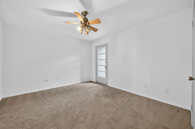Building Photo - 4404 Basswood Ln