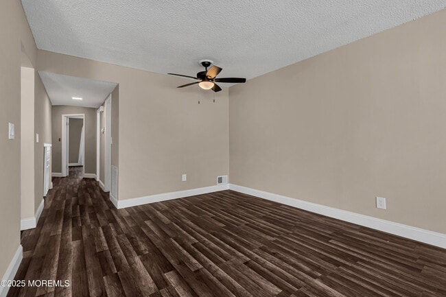 Building Photo - 67 Greenwood Dr