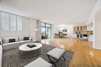 Building Photo - 21 Briar Hollow Ln