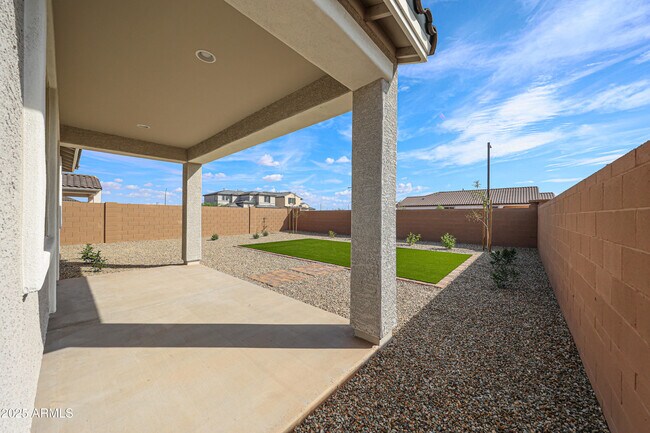 Building Photo - 17270 W Saddle Horn Trl
