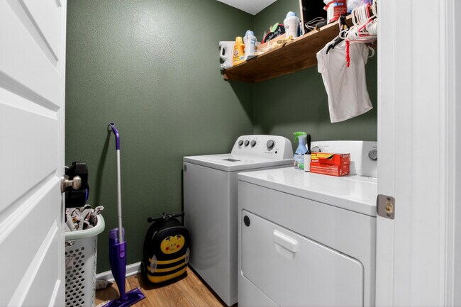 Building Photo - 727 Quintana St