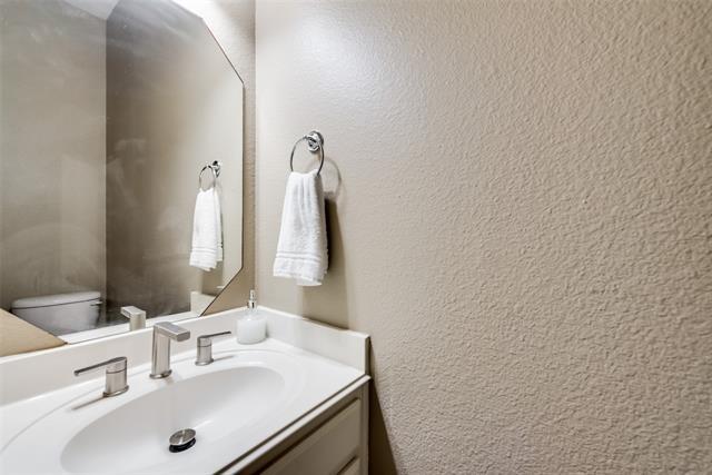 Building Photo - 5724 La Vista Dr