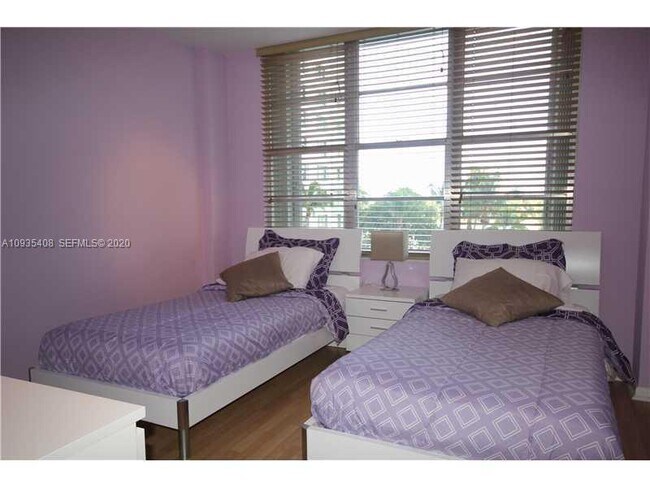 Building Photo - 5161 Collins Ave