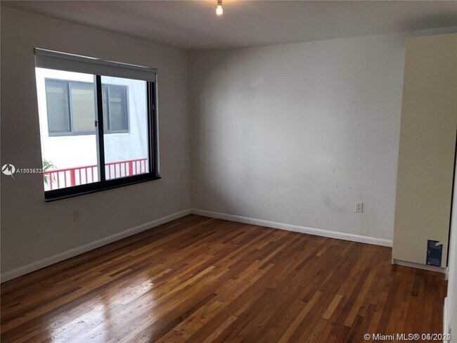 Building Photo - 9040 Collins Ave