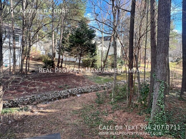 Building Photo - 4 Bedroom 2.5 Bath located in Wooded Cul d...